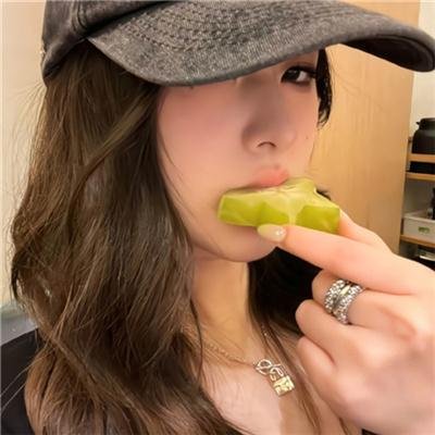 无法触碰的她